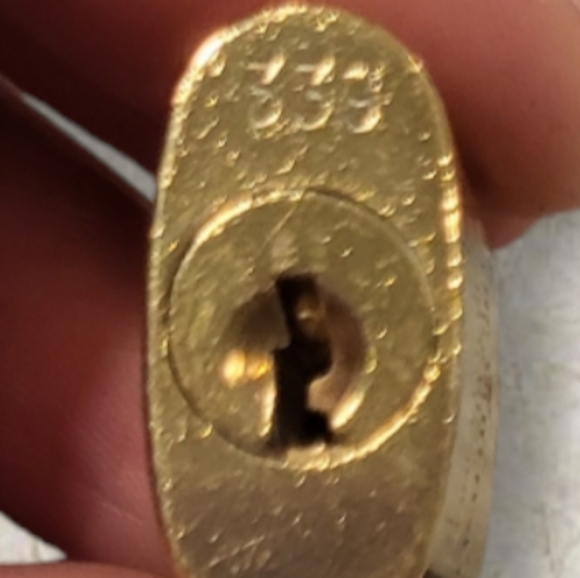 Louis Vuitton Lock and Key #339 Add a touch of luxury to your collection - Picture 2 of 6